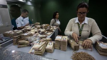 El jefe de Estado venezolano dio un plazo prudente de 72 horas para que aquellos que posean papeles de esta denominación lo declaren ante la banca pública y ante el Banco Central de Venezuela.
