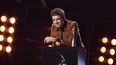 El músico y compositor británico Noel Gallagher presenta el premio al álbum británico del año durante la ceremonia y el espectáculo en vivo de los BRIT Awards 2017 en Londres el 22 de febrero de 2017. &nbsp;