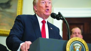 El presidente Donald Trump podría asestar un revés a la reforma sanitaria de su predecesor conocida como Obamacare.