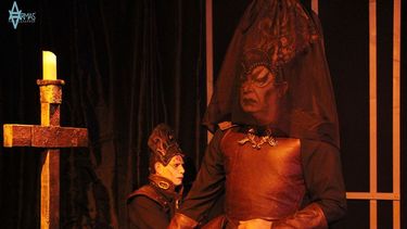 Dirigida por Juan Roca, Bernarda se presenta los viernes y sábados a las 8:30 pm, en Havanafama Teatro Íntimo, 4227 SW 75 Avenue, en Miami.