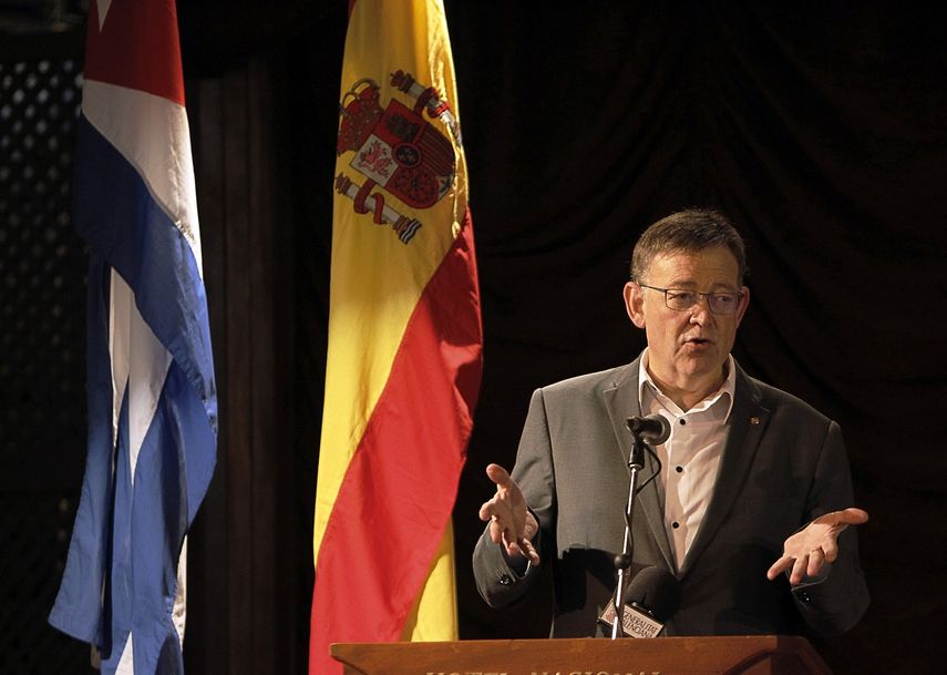 El presidente de la Comunidad Valenciana, Ximo Puig, interviene en un foro de negocios en La Habana