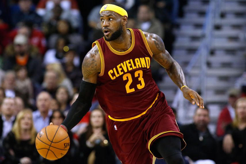 LeBron James comandó nuevamente a su equipo frente a los Warriors.