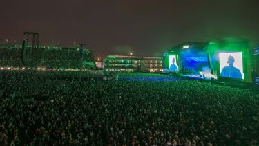 El público en el escenario principal del festival Vive Latino en la Ciudad de México en una fotografía del 15 de marzo de 2020. La empresa de entretenimiento mexicana Televisa anunció el lunes 13 de septiembre que llegó a un acuerdo con la estadounidense Live Nation y CIE para continuar con la venta de su posición accionaria en la compañía de espectáculos en vivo Ocesa.