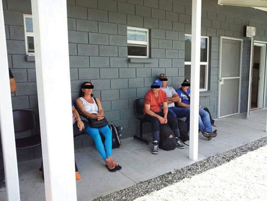 Un grupo de cubanos capturados en Costa Rica con documentos falsos. (CORTESÍA)