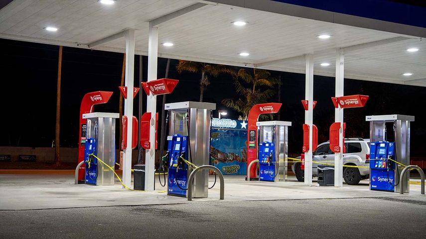 Gasolinera cerrada en Kendall por la escasez de combustible.
