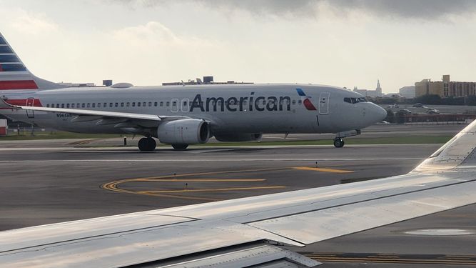 Un Boeing 737 en una de las pistas del Aeropuerto Internacional de Miami.