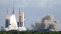 Un cohete Delta IV de United Launch Alliance se alza de Cabo Cañaveral. Un cohete Delta IV de United Launch Alliance se alza de Cabo Cañaveral.