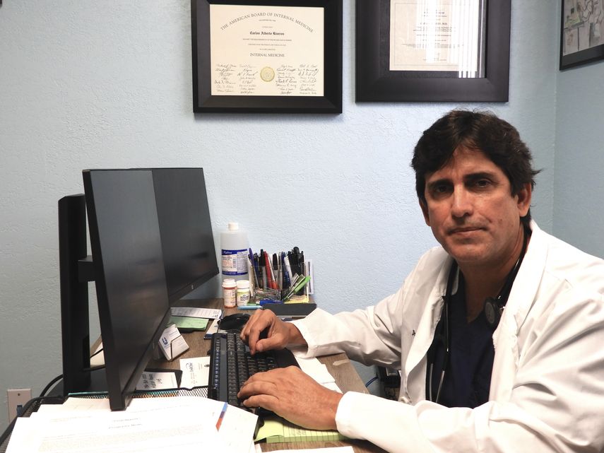 Carlos Alberto Riveros investiga un f&aacute;rmaco contra el COVID-19.