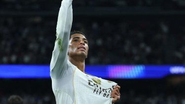 El centrocampista inglés Jude Bellingham, del Real Madrid, celebra luego de anotar un gol en un partido de la Champions League, el 22 de octubre de 2025.