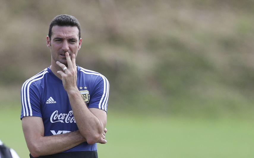 Si bien Argentina se quedó a las puertas de la final de la Copa América, el trabajo de Scaloni fue elogiado en su país por haber renovado el plantel y darle lugar a novatos como el artillero Lautaro Martínez.&nbsp;