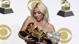 En esta fotograf&iacute;a de archivo del 10 de febrero de 2019 Lady Gaga en la sala de prensa con sus premio a mejor interpretaci&oacute;n solista por Joanne (Where Do You Think Youre Goin?), mejor interpretaci&oacute;n pop de un d&uacute;o o grupo y mejor canci&oacute;n para un medio visual por Shallow en la 61a entrega anual de los Grammy en Los Angeles.