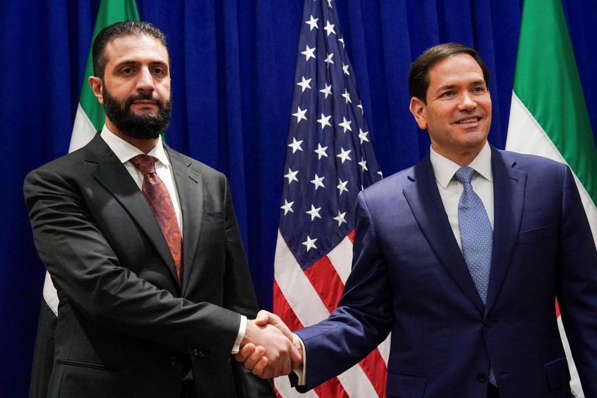 El presidente de Siria Ahmed al-Sharaa durante un encuentro con el secretario de Estado Marco Rubio