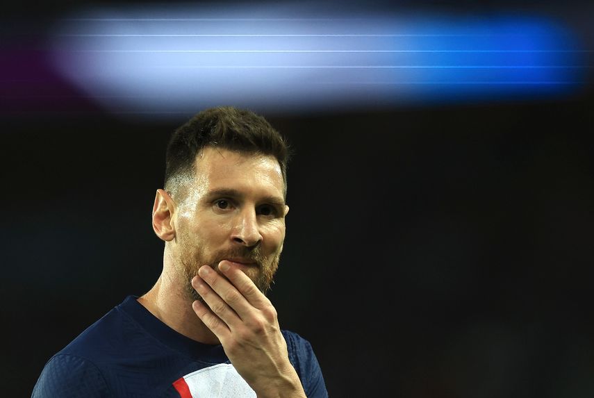 Lionel Messi del PSG reacciona durante el partido de fútbol de la Liga Francesa entre Paris Saint-Germain y Niza en el Parc des Princes de París, el sábado 1 de octubre de 2022.&nbsp;
