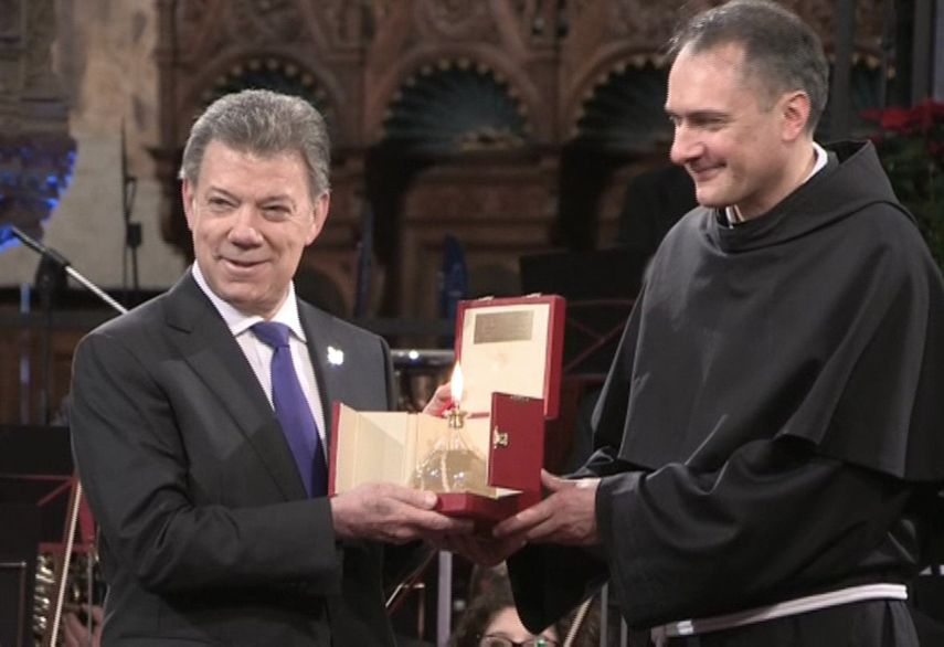 El presidente de Colombia, Juan Manuel Santos, recibió el premio Lámpara&nbsp;de la&nbsp;Paz que otorga la Orden de San Francisco de Asís.&nbsp;