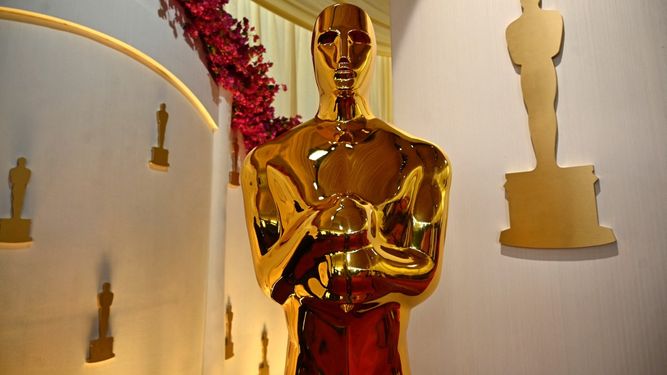 Una estatua del Óscar se muestra en la alfombra roja de la 96.ª edición de los Premios de la Academia en el Teatro Dolby en Hollywood, California, el 9 de marzo de 2024.&nbsp; &nbsp; &nbsp;
