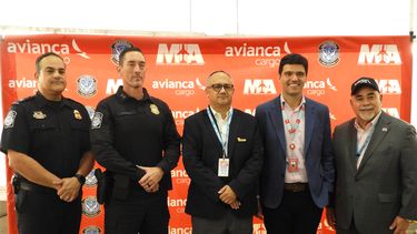 Por la derecha: Jimmy Morales (MIA), Diogo Elias (Avianca), Ignacio Gómez, (Asocolflores), Daniel Alonso y Evo Serrano (CBP).