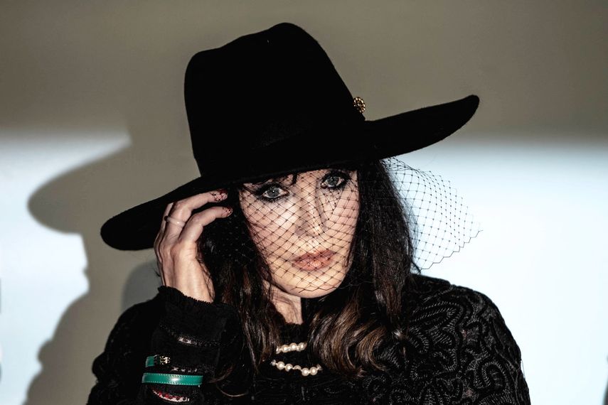 La actriz francesa Isabelle Adjani posa durante una fotocelda en el Festival de la Ficción en La Rochelle, oeste de Francia, el 16 de septiembre de 2022.