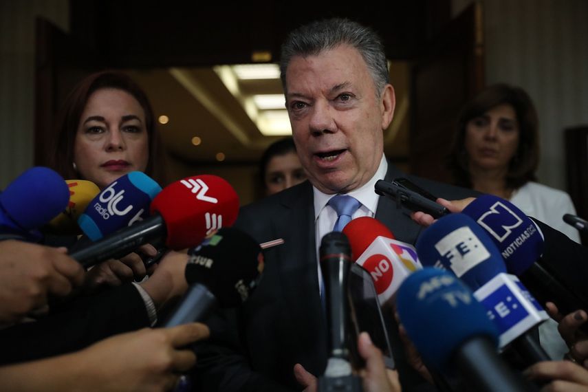 Juan Manuel Santos, presidente de Colombia, habla a la prensa desde Lima, Perú, durante la celebración de la VIII Cumbre de las Américas.