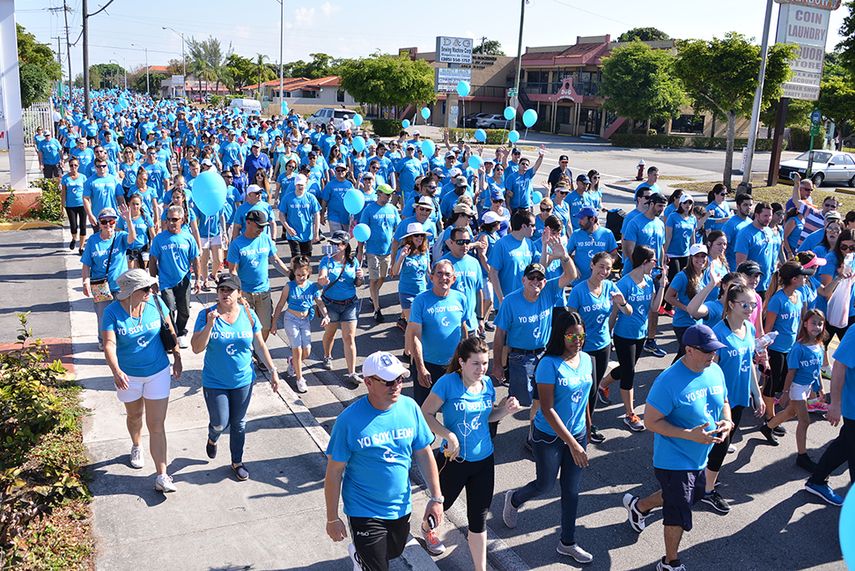 Alrededor de 4.000 personas participaron en la caminata. (ÁLVARO MATA)
