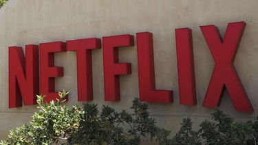 El festival tiene como uno de sus requisitos que las películas que entren en competición en Selección Oficial tengan distribución en cines en Francia.