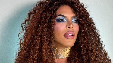 El show, programado para casi dos horas de duración, promete ser tan visualmente impactante como emocionalmente íntimo