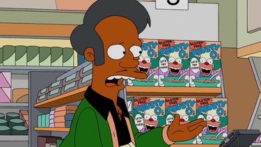 Hank Azaria continuar&aacute; formando parte del elenco de Los Simpson, ya que, adem&aacute;s de doblar a Apu, tambi&eacute;n es la voz de personajes como el jefe Wiggum, Moe Szyslak o el tipo de la tienda de c&oacute;mics.