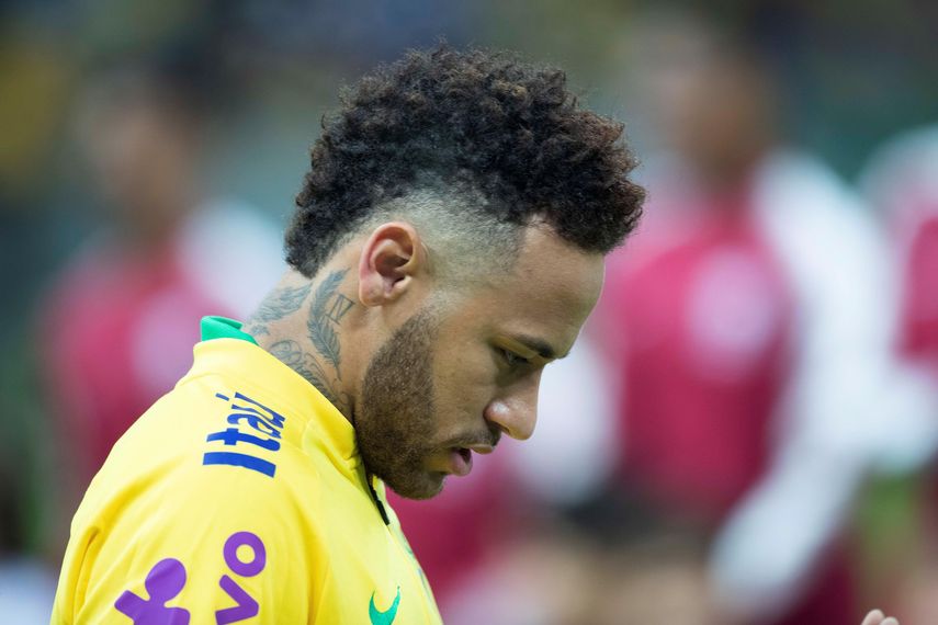 La baja de Neymar se produjo horas después de que la Confederación Brasileña anunciase que daba permiso al jugador para ir a declarar ante las autoridades por el caso de violación del que es acusado y de que recibiese palabras de apoyo del técnico Tite y de su compañero de selección Philippe Coutinho.
