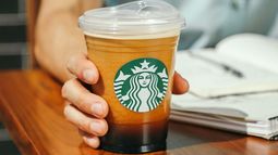 Starbucks dejará de usar pajitas de plástico en 2020 a nivel mundial
