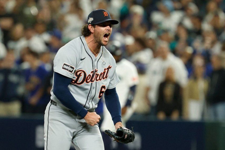 El relevista Kyle Finnegan, de los Tigres de Detroit, celebra luego de sacar un out en un encuentro ante los Marineros de Seattle, el 4 de octubre de 2025.