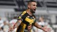 El jugador argentino Lucas Trejo, en ese entonces del Club Táchira en Venezuela, celebra tras marcar un gol en un partido de la Copa Libertadores, el 26 de mayo de 2021.