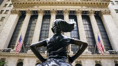 Estatua frente al edificio de la Bolsa de Nueva York.