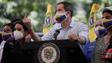 El presidente encargado de Venezuela, Juan Guaidó, ofrece una rueda de prensa en Caracas.