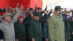 Maduro pidió recientemente a los militares venezolanos desarrollar labores preventivas ante cualquier movimiento extraño de grupos paramilitares o infiltrados.