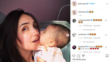 La actriz y cantante Dulce María con su bebé.