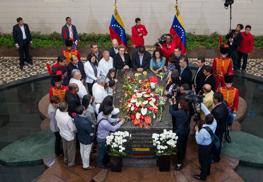 En el Cuartel de la Montaña, algunos mandatarios rindieron honores al expresidente fallecido (EFE) 