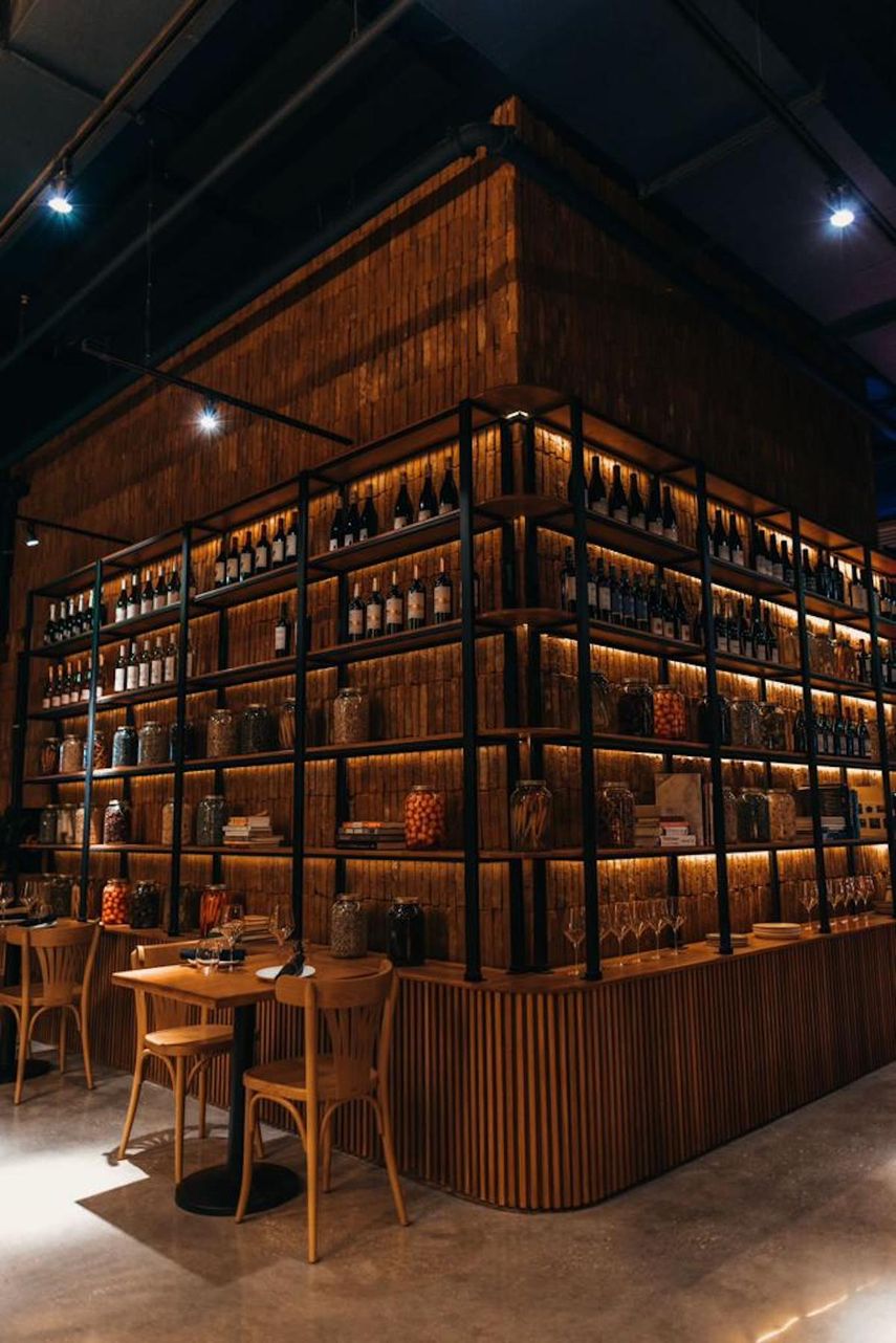El interior del restaurante Ossobuco.
