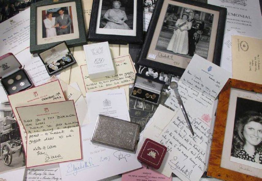 Varias cartas escritas por la fallecida princesa Diana a un antiguo mayordomo real sobre sus dos hijos.