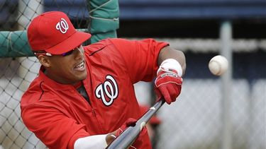 Escobar debe estar listo para jugar el día inaugural. (AP)