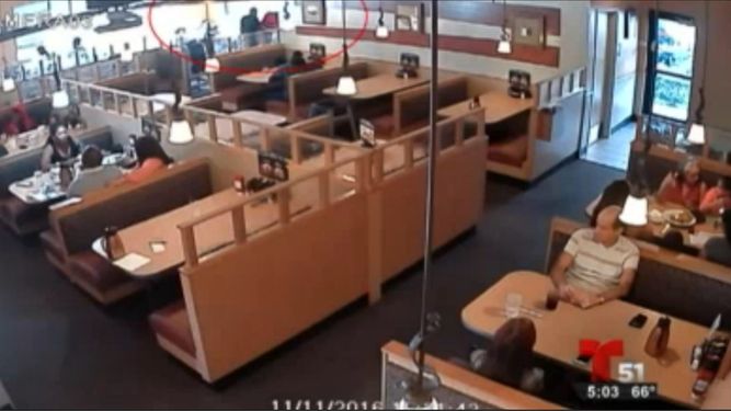 El hecho ocurrió en el Ihop ubicado en el 12875 Biscayne Bolulevard, en North Miami.