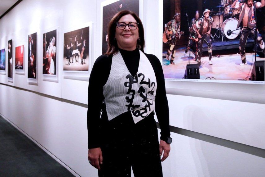 La compositora Gabriela Ortiz posa en el Carnegie Hall de Nueva York.