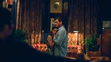 Bertha Leal como la joven Amparo y Rene Granado como Ramón.&nbsp; &nbsp;