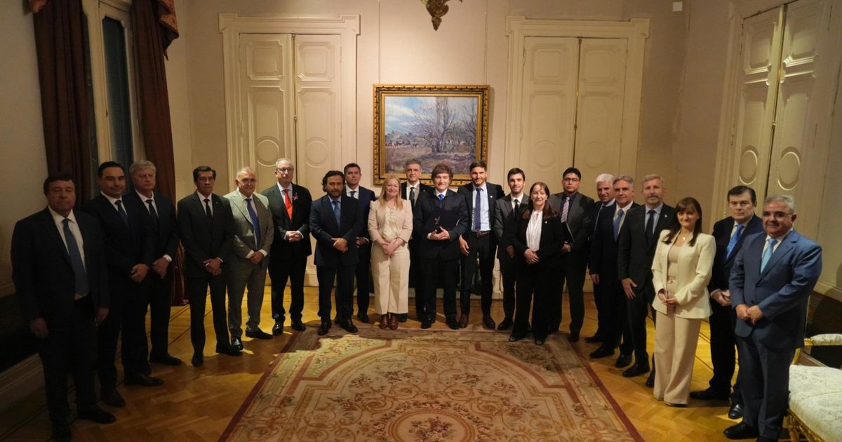 Tras victoria legislativa, Milei se reúne con gobernadores en busca de apoyo para sus reformas