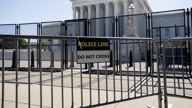 La sede de la Corte Suprema en Washington bajo medidas extremas de seguridad.