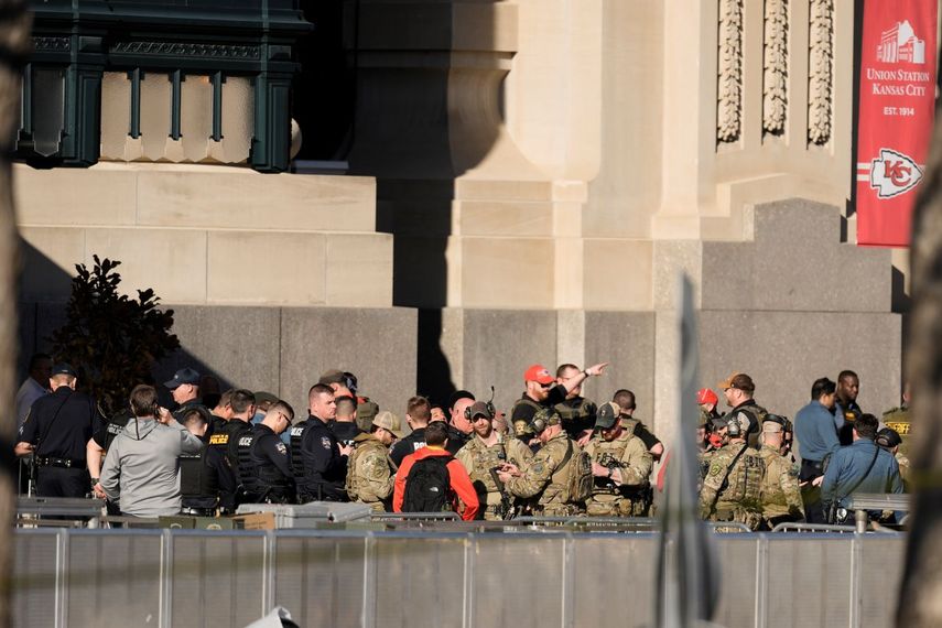 Al Menos Un Muerto Y 22 Heridos, El Saldo Del Tiroteo En Desfile Del ...