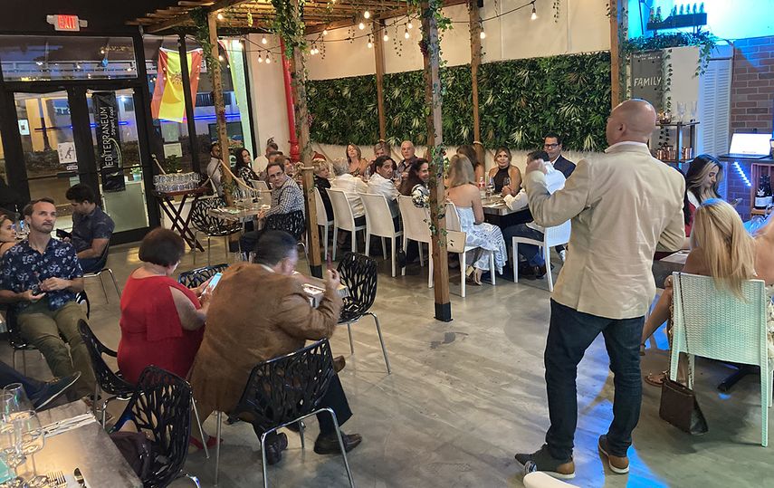 Vista parcial del restaurante Mediterraneum, en Miami, durante una cena maridaje.