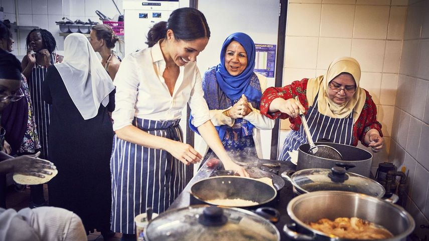 La cita sirvió como lanzamiento del libro solidario Together: Our Community Cookbook (Juntos: Nuestro libro de cocina comunitario), en el que la duquesa de Sussex ha colaborado y ha escrito el prólogo.