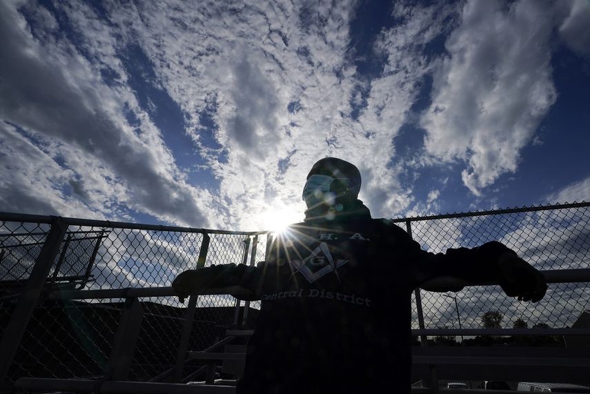 Larry Brown, sobreviviente de COVID-19 en Indian&aacute;polis, no sabe cu&aacute;ndo podr&aacute; volver a su trabajo. Mientras tanto, celebra su vida.&nbsp;