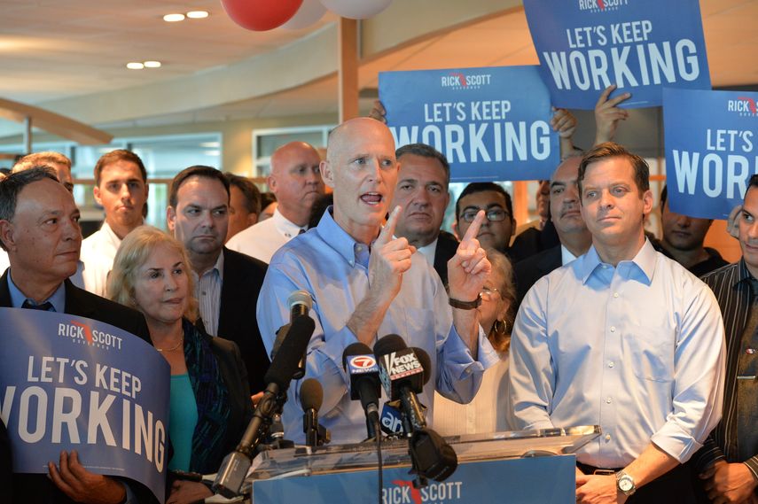 El gobernador Rick Scott durante su campaña a la reelección, en abril de 2014. A su izquierda, el vicegobernador Carlos López-Cantera