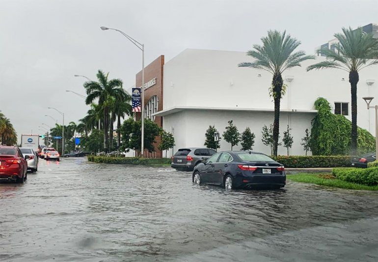 Doral y Hialeah reportan inundaciones por lluvia
