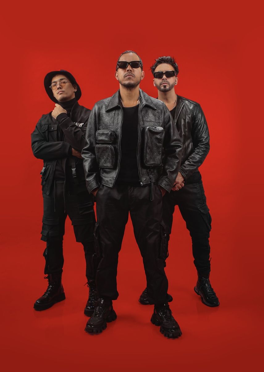 La agrupación Ilegales, liderada por Vladimir Dotel, trabaja en lo que será su próximo disco.&nbsp;